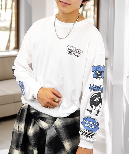 L'atelier(ラトリエ)の「袖ロゴ グラフィック 長袖Tシャツ ドーナツ オバケ(Tシャツ/カットソー・メンズ・ブラック系その他2/ホワイト系3/ブラック系その他3/オリーブ系3/ブラック系3/ブラック系2/ホワイト系2・L/M/LL)」の2枚目の写真