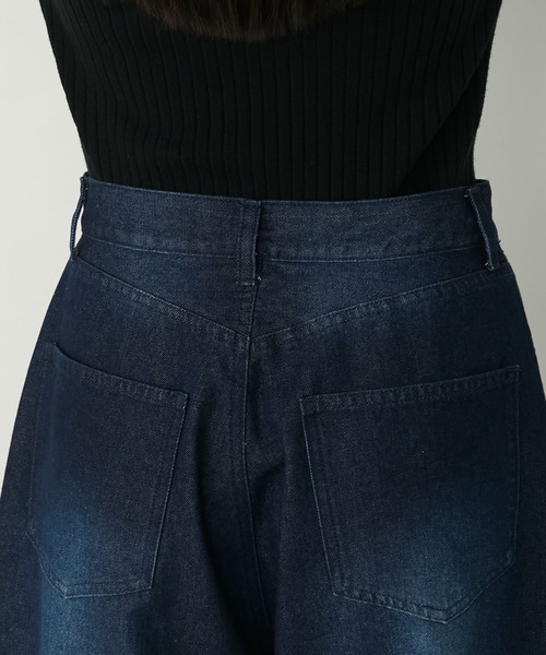 forksy.(フォルクシー)の「【forksy.】裾フリンジカーブバレルレッグデニムパンツ / 速乾・ウォッシャブル(デニムパンツ・レディース・ネイビー/ブラック/ブルー系・L/M)」の22枚目の写真