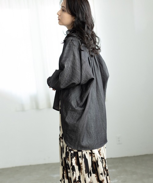 OSMOSIS（オズモーシス）の「ドルマンデニムシャツ（シャツ/ブラウス・レディース・ブルー/ブラック・ONE SIZE）」の5枚目の写真
