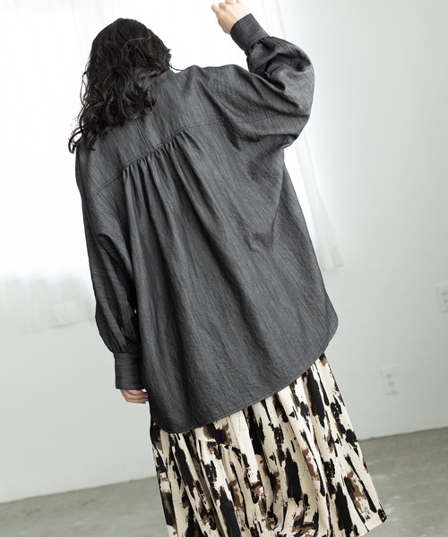 OSMOSIS（オズモーシス）の「ドルマンデニムシャツ（シャツ/ブラウス・レディース・ブルー/ブラック・ONE SIZE）」の6枚目の写真