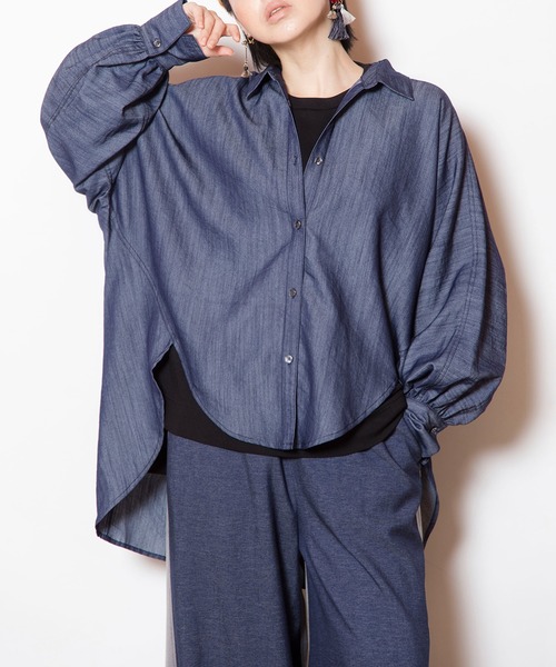 OSMOSIS（オズモーシス）の「ドルマンデニムシャツ（シャツ/ブラウス・レディース・ブルー/ブラック・ONE SIZE）」の7枚目の写真