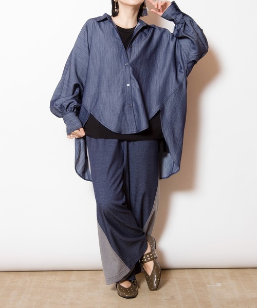 OSMOSIS（オズモーシス）の「ドルマンデニムシャツ（シャツ/ブラウス・レディース・ブルー/ブラック・ONE SIZE）」の11枚目の写真