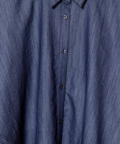 OSMOSIS（オズモーシス）の「ドルマンデニムシャツ（シャツ/ブラウス・レディース・ブルー/ブラック・ONE SIZE）」の17枚目の写真