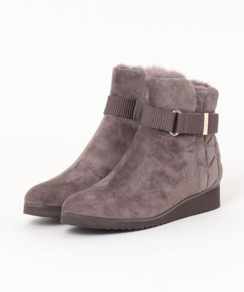 JILL STUART(ジルスチュアート)の「ベルテッドボアショートブーツ(ブーツ・レディース・ブラック/サンドベージュ・22.5cm/23.0cm/23.5cm/24.0cm/24.5cm)」の1枚目の写真