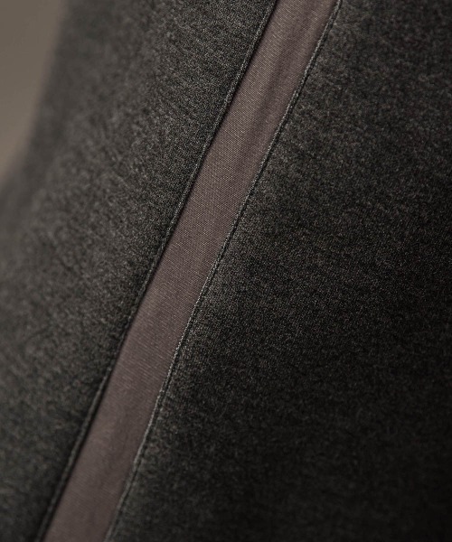 MAYSON GREY（メイソングレイ）の「叶えるIラインスカート≪手洗い可能≫（スカート・レディース・ブラック/チャコールグレー・M）」の16枚目の写真