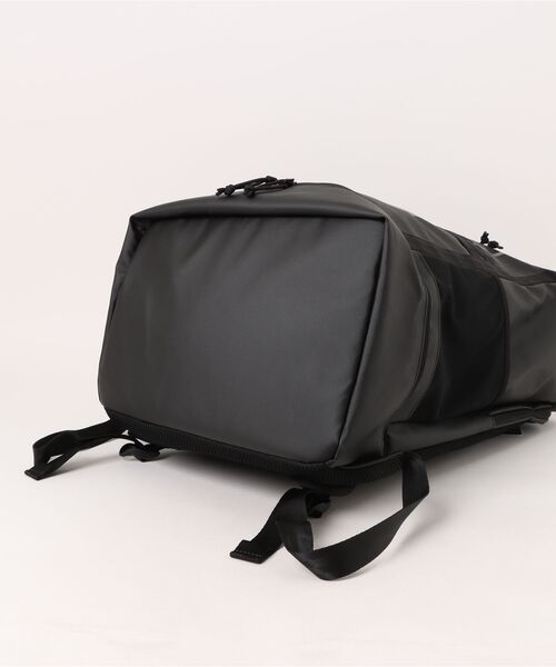 NEW ERA(ニューエラ)の「【NEW ERA/ニューエラ】BOX PACK LARGE TPU(バックパック/リュック・メンズ・ブラック・FREE)」の3枚目の写真