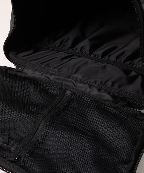 NEW ERA(ニューエラ)の「【NEW ERA/ニューエラ】BOX PACK LARGE TPU(バックパック/リュック・メンズ・ブラック・FREE)」の4枚目の写真