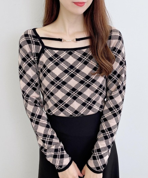 INGNI（イング）の「パールビット付きチェックニット（ニット/セーター・レディース・ベージュ系2/ピンク系2/ブラック×ホワイト・M）」の2枚目の写真