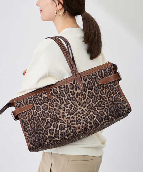 FRAMeWORK（フレームワーク）の「A VACATION/ア ヴァケーション 別注SABRINA L バッグ（ショルダーバッグ・レディース・ブラウン・FREE）」の16枚目の写真