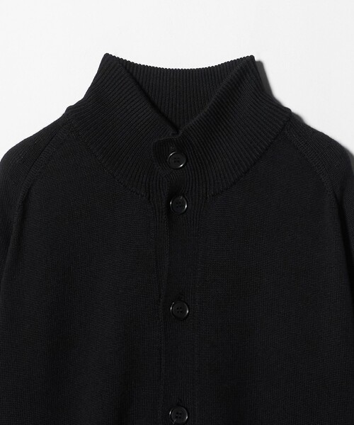 UNITED ARROWS（ユナイテッドアローズ）の「YAMAGATA ミドルゲージ レイズドネック ニット（カーディガン/ボレロ・メンズ・オリーブ/ブラック・XL/L/M）」の7枚目の写真