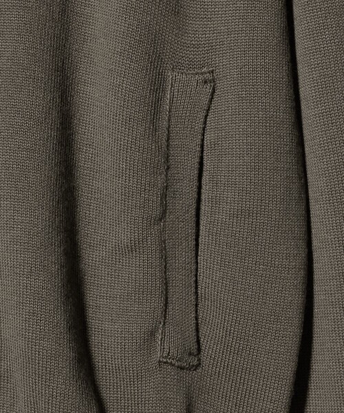 UNITED ARROWS（ユナイテッドアローズ）の「YAMAGATA ミドルゲージ レイズドネック ニット（カーディガン/ボレロ・メンズ・オリーブ/ブラック・XL/L/M/S）」の12枚目の写真