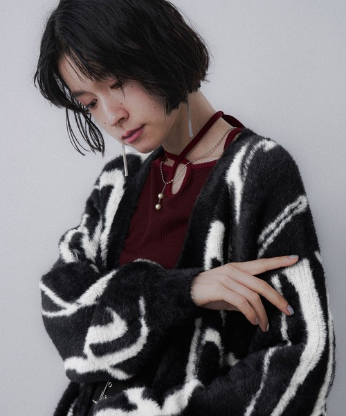 HARE(ハレ)の「アソートガラシャギーVネックカーディガン(HARE)(カーディガン/ボレロ・レディース・ブラック/ライトグレー/ブルー/パープル・FREE)」の7枚目の写真