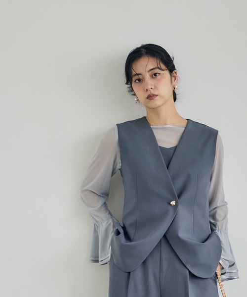 12Twelve Agenda(トゥエルブ アジェンダ)の「ニュアンス釦ジレジャケット(その他アウター・レディース・グレー/ブラック・M)」の3枚目の写真