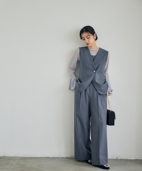12Twelve Agenda(トゥエルブ アジェンダ)の「ニュアンス釦ジレジャケット(その他アウター・レディース・グレー/ブラック・M)」の4枚目の写真