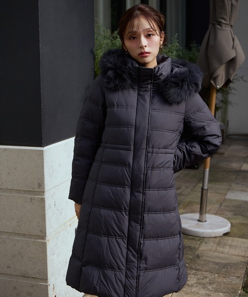 AND COUTURE(アンドクチュール)の「FOXファー付きプレミアムミドルロングダウン(ダウンジャケット/コート・レディース・チャコールグレー/ピンク/カーキ・FREE)」の6枚目の写真
