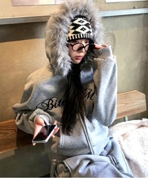 gossip！ロサンゼルス（ゴシップロサンゼルス）の「Y2K 裏起毛ファーフード刺繍ロゴダブルジップパーカー（パーカー）」