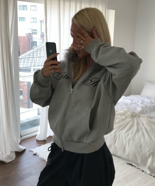 gossip！ロサンゼルス（ゴシップロサンゼルス）の「Y2K 裏起毛ファーフード刺繍ロゴダブルジップパーカー（パーカー・レディース・ブラック/グレー/ホワイト・M）」の6枚目の写真