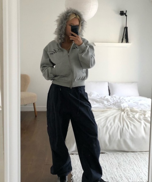 gossip！ロサンゼルス（ゴシップロサンゼルス）の「Y2K 裏起毛ファーフード刺繍ロゴダブルジップパーカー（パーカー・レディース・ブラック/グレー/ホワイト・M）」の7枚目の写真