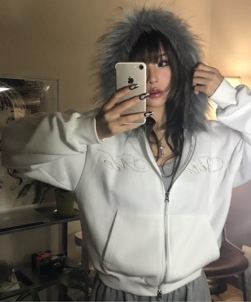 gossip！ロサンゼルス（ゴシップロサンゼルス）の「Y2K 裏起毛ファーフード刺繍ロゴダブルジップパーカー（パーカー・レディース・ブラック/グレー/ホワイト・M）」の14枚目の写真