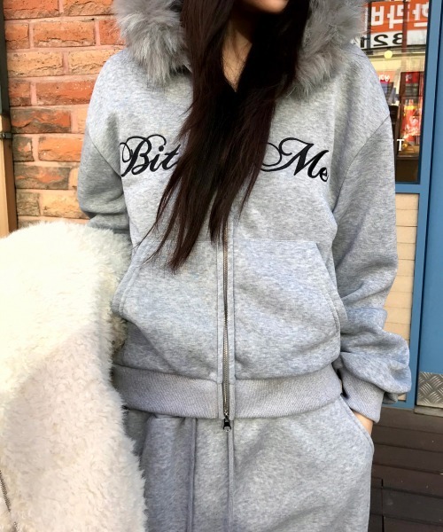 gossip！ロサンゼルス（ゴシップロサンゼルス）の「Y2K 裏起毛ファーフード刺繍ロゴダブルジップパーカー（パーカー・レディース・ブラック/グレー/ホワイト・M）」の16枚目の写真