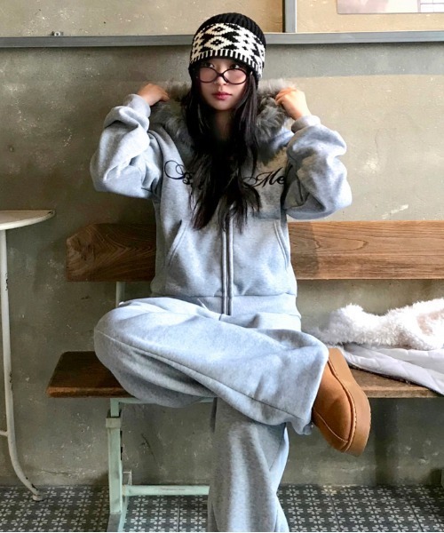 gossip！ロサンゼルス（ゴシップロサンゼルス）の「Y2K 裏起毛ファーフード刺繍ロゴダブルジップパーカー（パーカー・レディース・ブラック/グレー/ホワイト・M）」の21枚目の写真