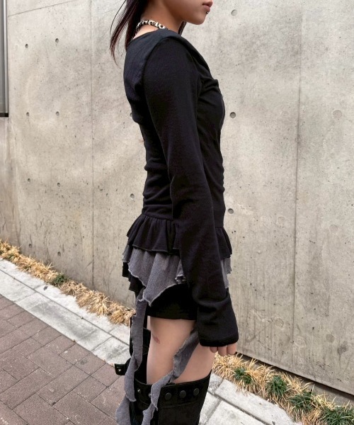 Never mind the XU(ネバーマインドザエックスユー)の「【Never mind the XU】layered long sleeve / 【ネバーマインド ザ エックスユー】レイヤード長袖トップス(Tシャツ/カットソー・レディース・ベージュ/ブラック・ONE SIZE)」の9枚目の写真