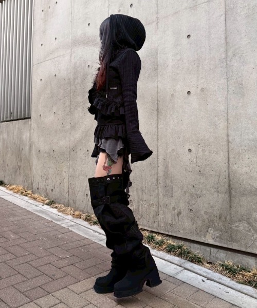 Never mind the XU(ネバーマインドザエックスユー)の「【Never mind the XU】layered long sleeve / 【ネバーマインド ザ エックスユー】レイヤード長袖トップス(Tシャツ/カットソー・レディース・ベージュ/ブラック・ONE SIZE)」の13枚目の写真