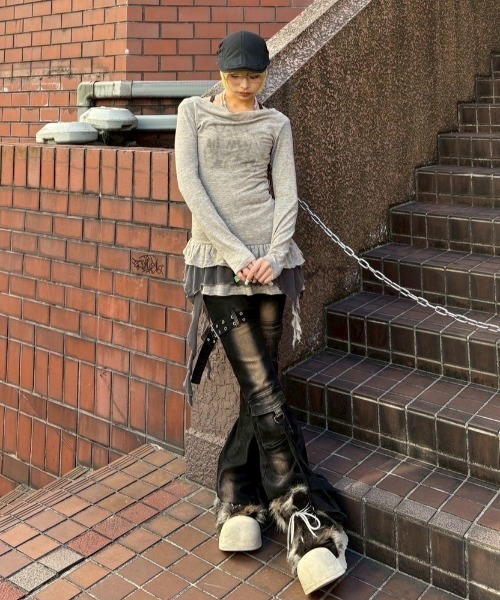 Never mind the XU(ネバーマインドザエックスユー)の「【Never mind the XU】layered long sleeve / 【ネバーマインド ザ エックスユー】レイヤード長袖トップス(Tシャツ/カットソー・レディース・ベージュ/ブラック・ONE SIZE)」の20枚目の写真