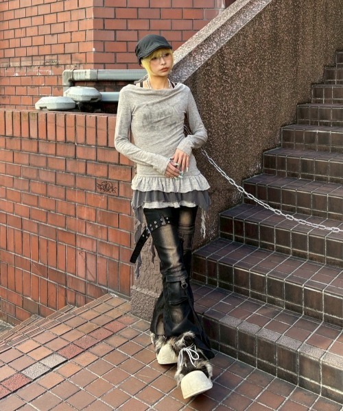 Never mind the XU(ネバーマインドザエックスユー)の「【Never mind the XU】layered long sleeve / 【ネバーマインド ザ エックスユー】レイヤード長袖トップス(Tシャツ/カットソー・レディース・ベージュ/ブラック・ONE SIZE)」の19枚目の写真