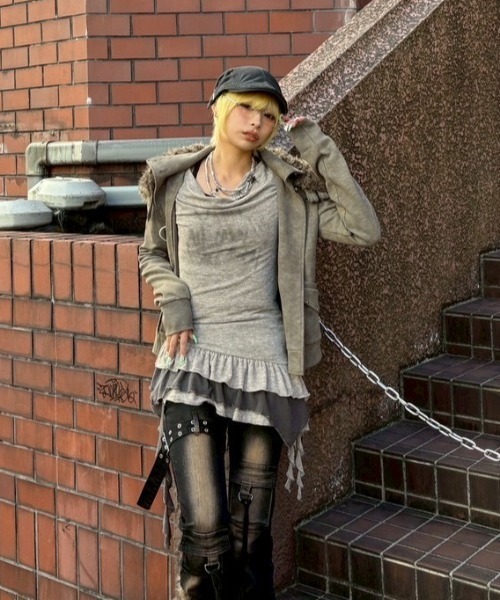 Never mind the XU(ネバーマインドザエックスユー)の「【Never mind the XU】layered long sleeve / 【ネバーマインド ザ エックスユー】レイヤード長袖トップス(Tシャツ/カットソー・レディース・ベージュ/ブラック・ONE SIZE)」の16枚目の写真