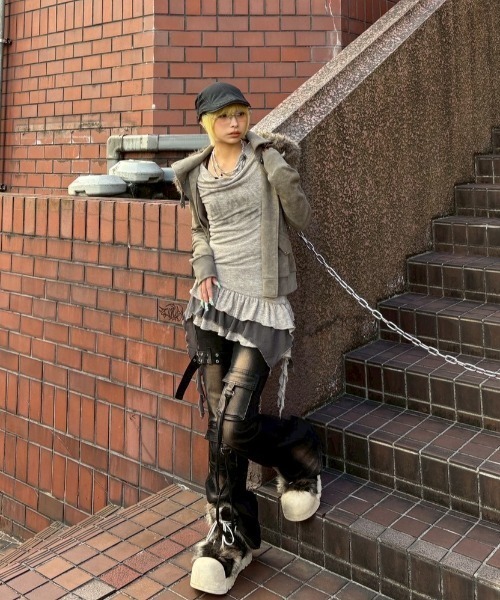 Never mind the XU(ネバーマインドザエックスユー)の「【Never mind the XU】layered long sleeve / 【ネバーマインド ザ エックスユー】レイヤード長袖トップス(Tシャツ/カットソー・レディース・ベージュ/ブラック・ONE SIZE)」の18枚目の写真