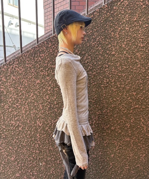Never mind the XU(ネバーマインドザエックスユー)の「【Never mind the XU】layered long sleeve / 【ネバーマインド ザ エックスユー】レイヤード長袖トップス(Tシャツ/カットソー・レディース・ベージュ/ブラック・ONE SIZE)」の5枚目の写真