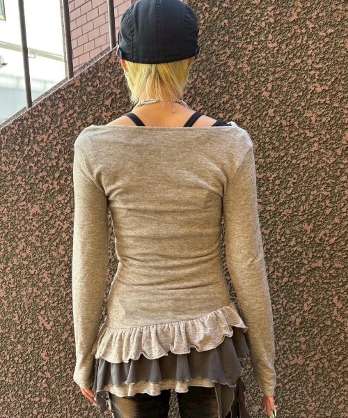 Never mind the XU(ネバーマインドザエックスユー)の「【Never mind the XU】layered long sleeve / 【ネバーマインド ザ エックスユー】レイヤード長袖トップス(Tシャツ/カットソー・レディース・ベージュ/ブラック・ONE SIZE)」の6枚目の写真