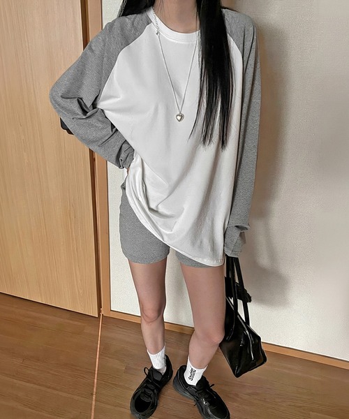 HEILIS(ヘイリス)の「オーバーサイズラグランロングTシャツ / 春服 秋服 冬服 ノームコア ルーズ インナー 長袖 ロンT レイヤード スポーティー 無地 韓国(Tシャツ/カットソー・レディース・ブルー/グレー・FREE)」の1枚目の写真