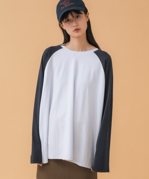 HEILIS(ヘイリス)の「オーバーサイズラグランロングTシャツ / 春服 秋服 冬服 ノームコア ルーズ インナー 長袖 ロンT レイヤード スポーティー 無地 韓国(Tシャツ/カットソー・レディース・ブルー/グレー・FREE)」の18枚目の写真
