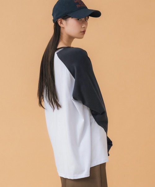 HEILIS(ヘイリス)の「オーバーサイズラグランロングTシャツ / 春服 秋服 冬服 ノームコア ルーズ インナー 長袖 ロンT レイヤード スポーティー 無地 韓国(Tシャツ/カットソー・レディース・ブルー/グレー・FREE)」の21枚目の写真