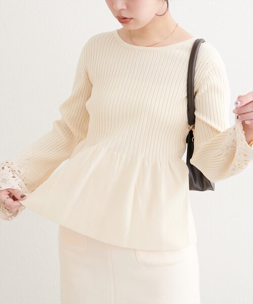 natural couture（ナチュラルクチュール）の「袖レースペプラムニット（ニット/セーター・レディース・ネイビー/オフホワイト/グレイッシュベージュ/ブラック・FREE）」の5枚目の写真