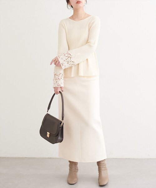 natural couture（ナチュラルクチュール）の「袖レースペプラムニット（ニット/セーター・レディース・ネイビー/オフホワイト/グレイッシュベージュ/ブラック・FREE）」の8枚目の写真