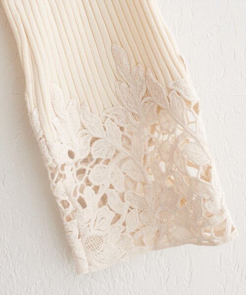 natural couture（ナチュラルクチュール）の「袖レースペプラムニット（ニット/セーター・レディース・ネイビー/オフホワイト/グレイッシュベージュ/ブラック・FREE）」の10枚目の写真