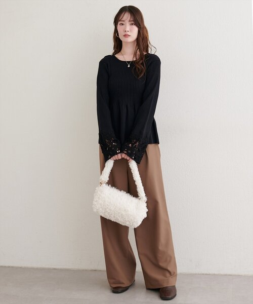 natural couture（ナチュラルクチュール）の「袖レースペプラムニット（ニット/セーター・レディース・ネイビー/オフホワイト/グレイッシュベージュ/ブラック・FREE）」の13枚目の写真