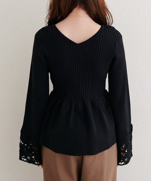 natural couture（ナチュラルクチュール）の「袖レースペプラムニット（ニット/セーター・レディース・ネイビー/オフホワイト/グレイッシュベージュ/ブラック・FREE）」の21枚目の写真