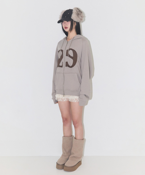 ILLIGO イリゴ ロゴパッチフードパーカー M ライトベージュ セール】129 ロゴパッチフードジップアップ ライトベージュ（パーカー