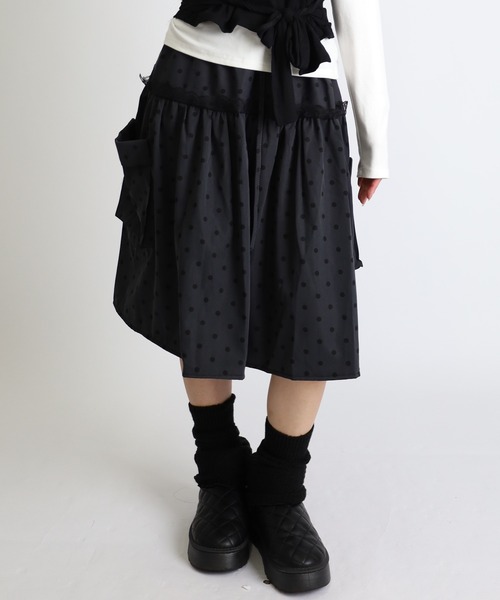 Vini（ヴィニ）の「【ティアードフリル】シースルーレイヤード ドット柄ミディ丈スカート（スカート・レディース・ブラック・MEDIUM）」の2枚目の写真