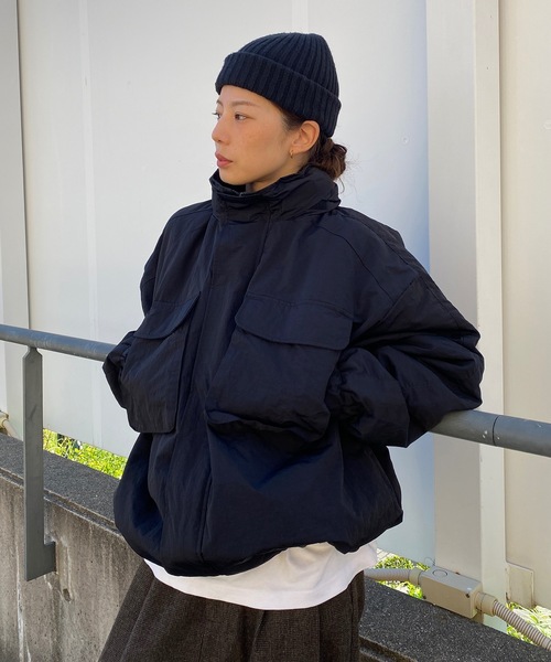 UNDERSTATEMENTs（アンダーステイトメント）の「【ユニセックス】スタンドネックミリタリー中綿ブルゾン/フード収納可能（ブルゾン・メンズ・ネイビー/ブラック/カーキ・MEDIUM/LARGE）」の4枚目の写真
