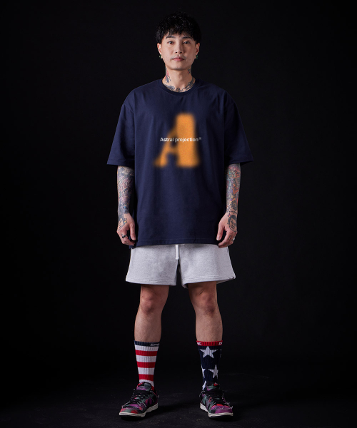 ASTRAL PROJECTION（アストラルプロジェクション）の「[オーバーサイズ]ビッグA 13番手コットンラウンドネック半袖Tシャツ_ネイビー（Tシャツ/カットソー・メンズ・その他・XX-LARGE/LARGE/MEDIUM/X-LARGE）」の3枚目の写真