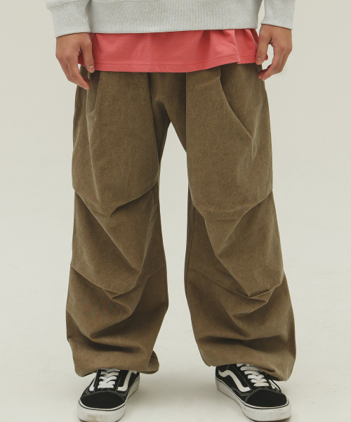 CAMEL WORK(キャメルワーク)の「ワイドコットンパラシュートパンツ(ピグメントブラウン)(その他パンツ・メンズ・その他・MEDIUM/LARGE)」の1枚目の写真