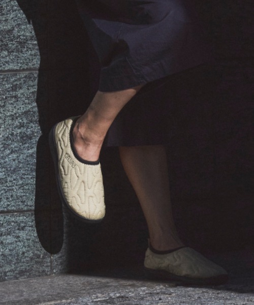 Beyond Basics(ビヨンド ベーシックス)の「SUBU / VAMP Outline / BEIGE(スリッポン・メンズ・ベージュ・0/1/2/3/4/00)」の1枚目の写真