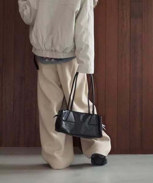 chuclla（チュクラ）の「トライアングル テクスチャー ボストンバッグ cha26s001（ショルダーバッグ・レディース・ブラック・FREE）」の4枚目の写真