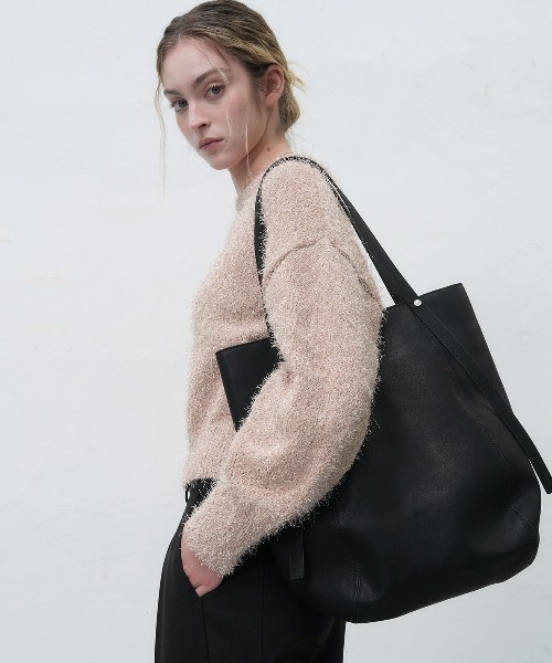 GENERAL IDEA（ジェネラルアイデア）の「【GENERAL IDEA】スウェードバスケットショルダーバッグ / WOMAN SUEDE BASKET SHOULDER BAG（ショルダーバッグ・レディース・ブラック/ブラウン・FREE）」の2枚目の写真