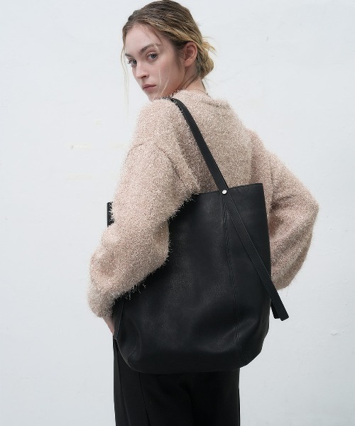 GENERAL IDEA（ジェネラルアイデア）の「【GENERAL IDEA】スウェードバスケットショルダーバッグ / WOMAN SUEDE BASKET SHOULDER BAG（ショルダーバッグ・レディース・ブラック/ブラウン・FREE）」の3枚目の写真